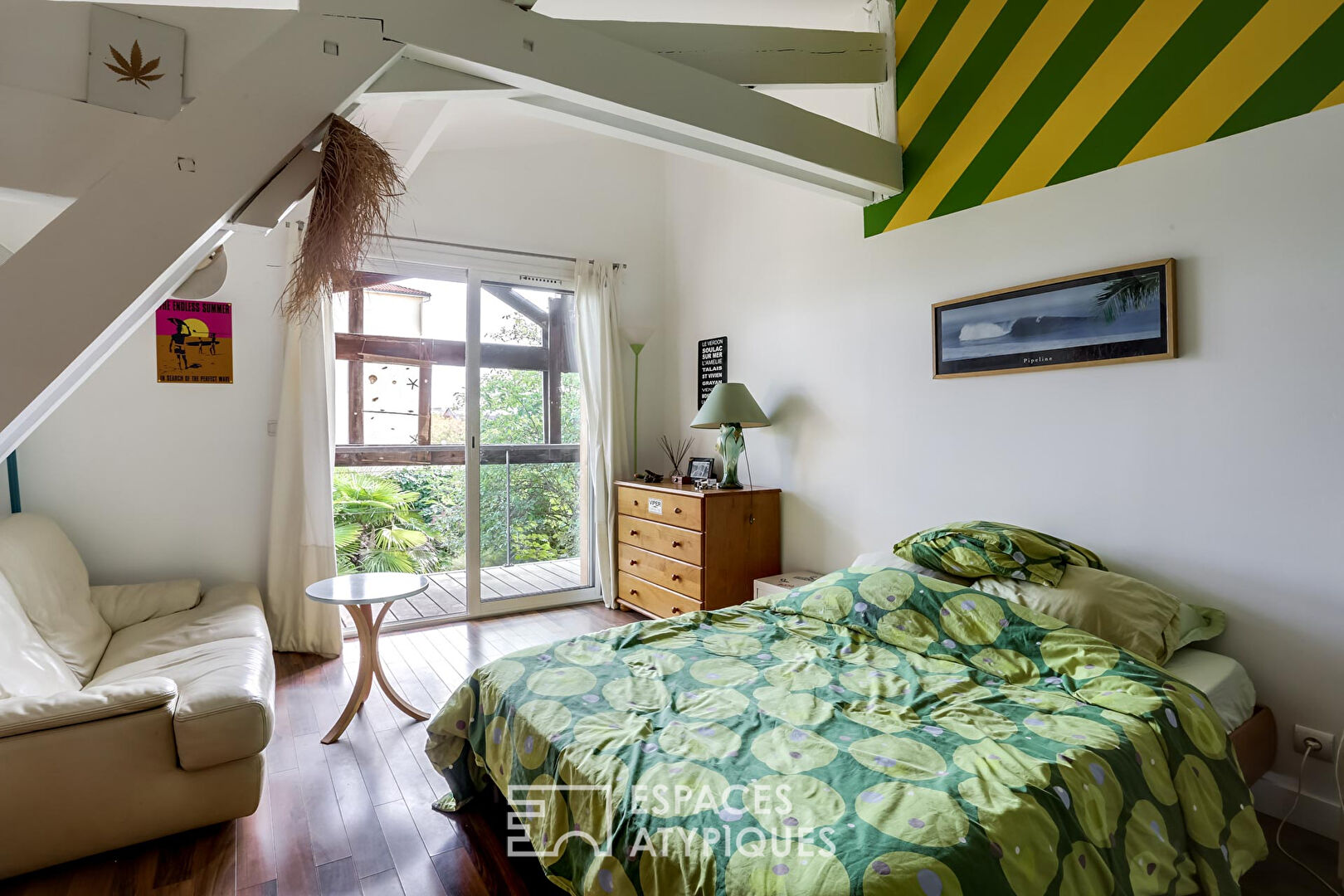 Loft house with garage, swimming pool and garden