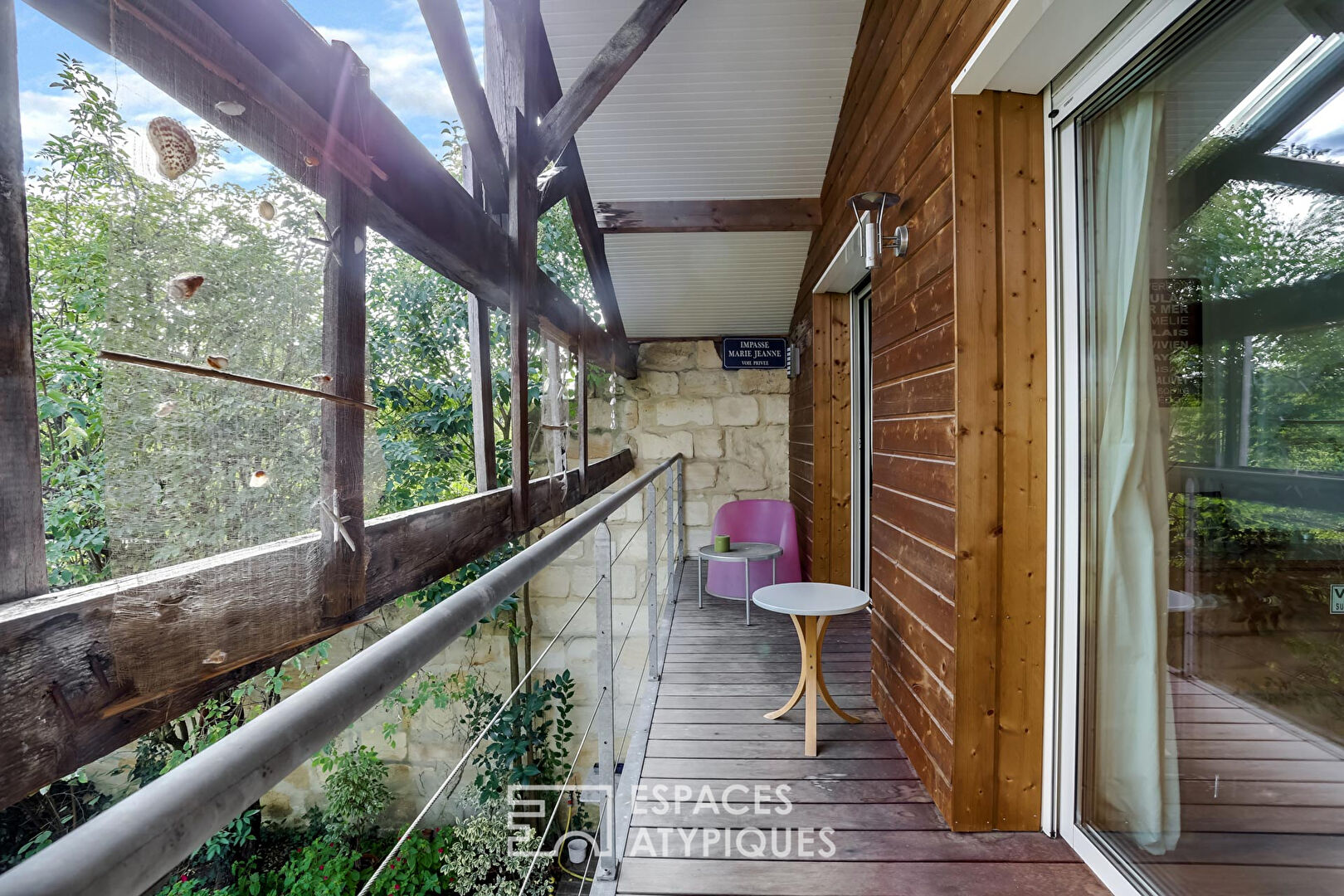 Loft house with garage, swimming pool and garden