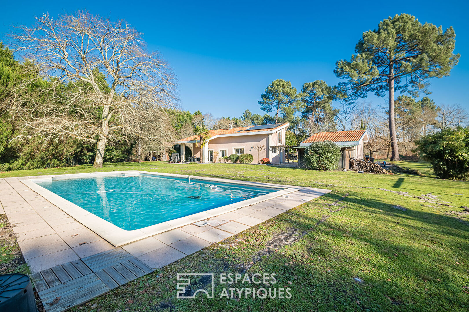 Spacious architect-designed house in Cestas