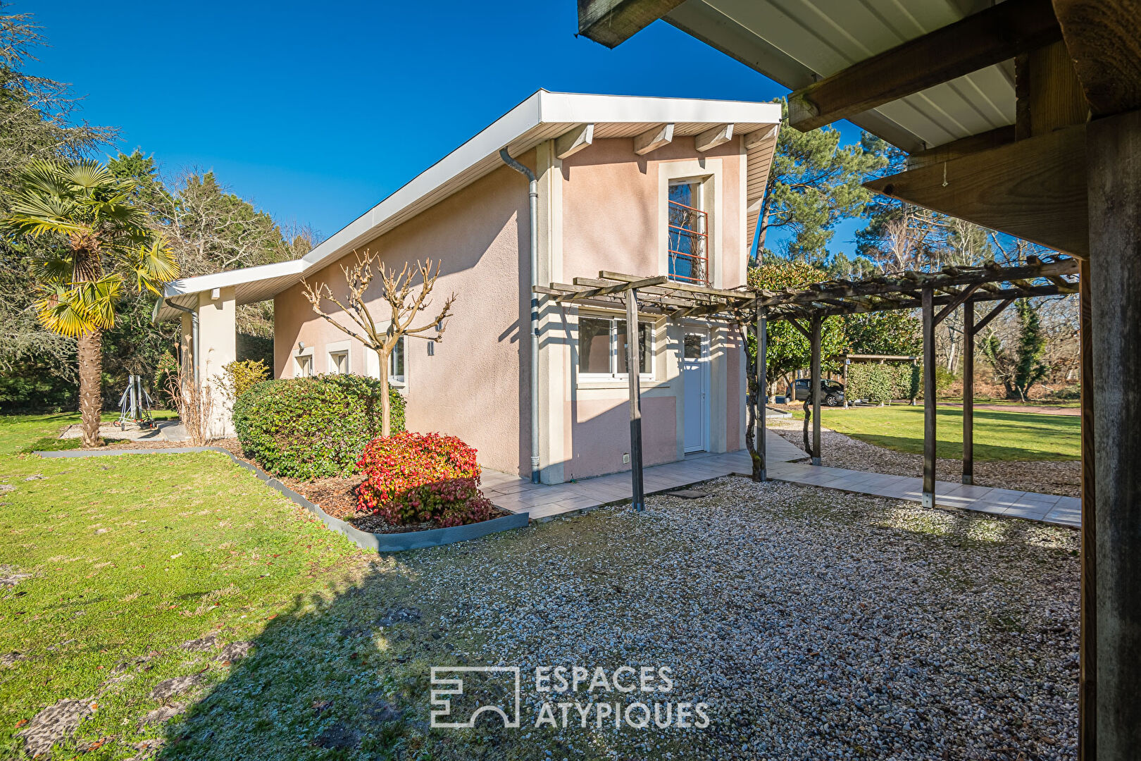 Spacious architect-designed house in Cestas
