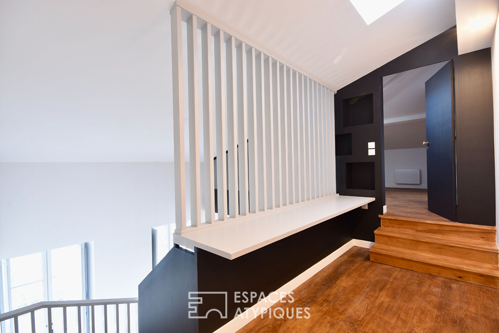 Appartement bourgeois en dernier étage entre Quinconces et Jardin Public