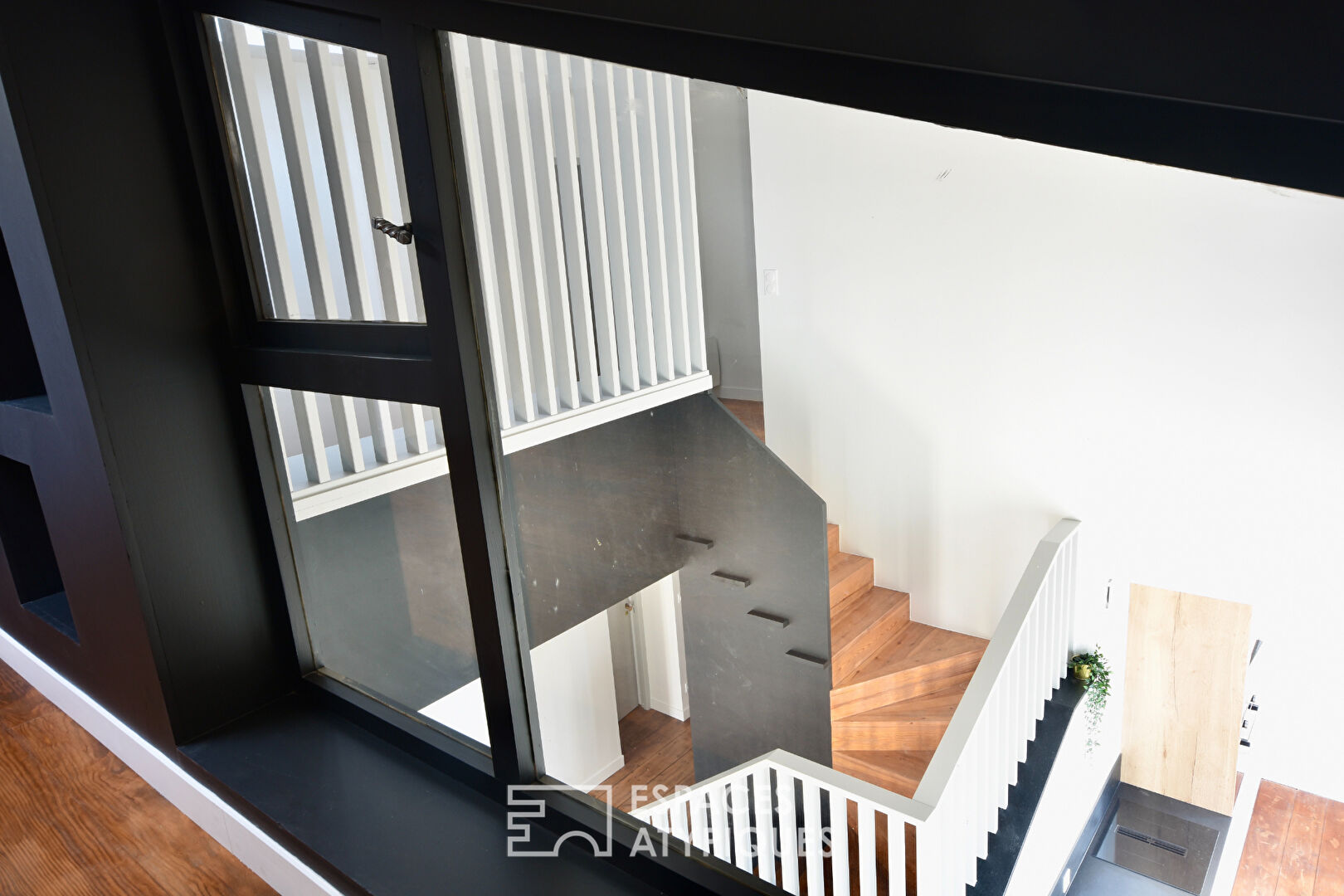 Appartement bourgeois en dernier étage entre Quinconces et Jardin Public