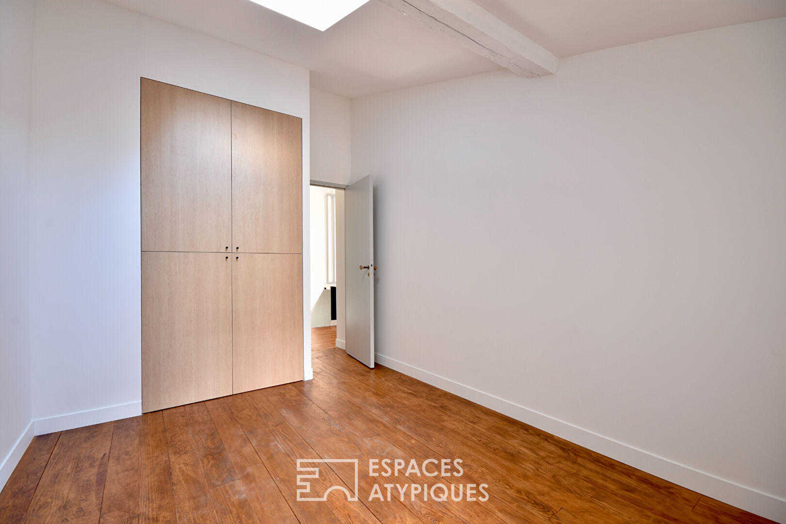 Appartement bourgeois en dernier étage entre Quinconces et Jardin Public