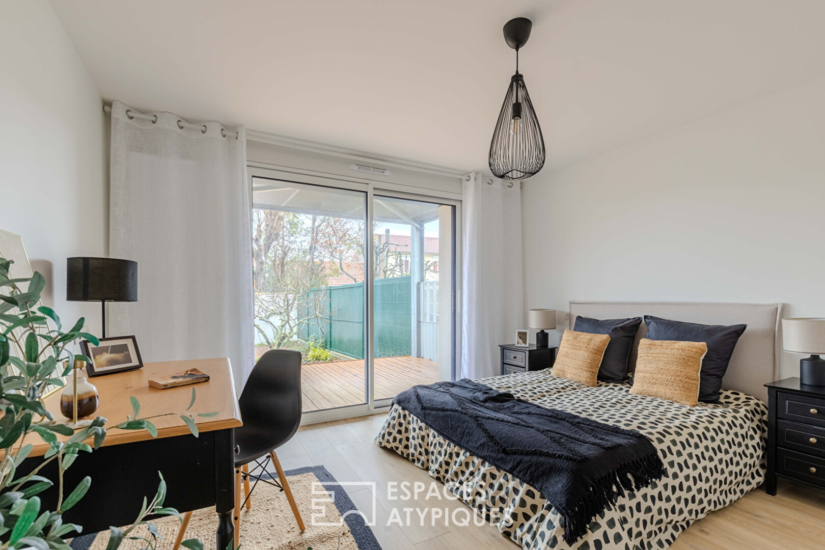 Bel appartement avec terrasse et jardin privatif proche de saint Augustin