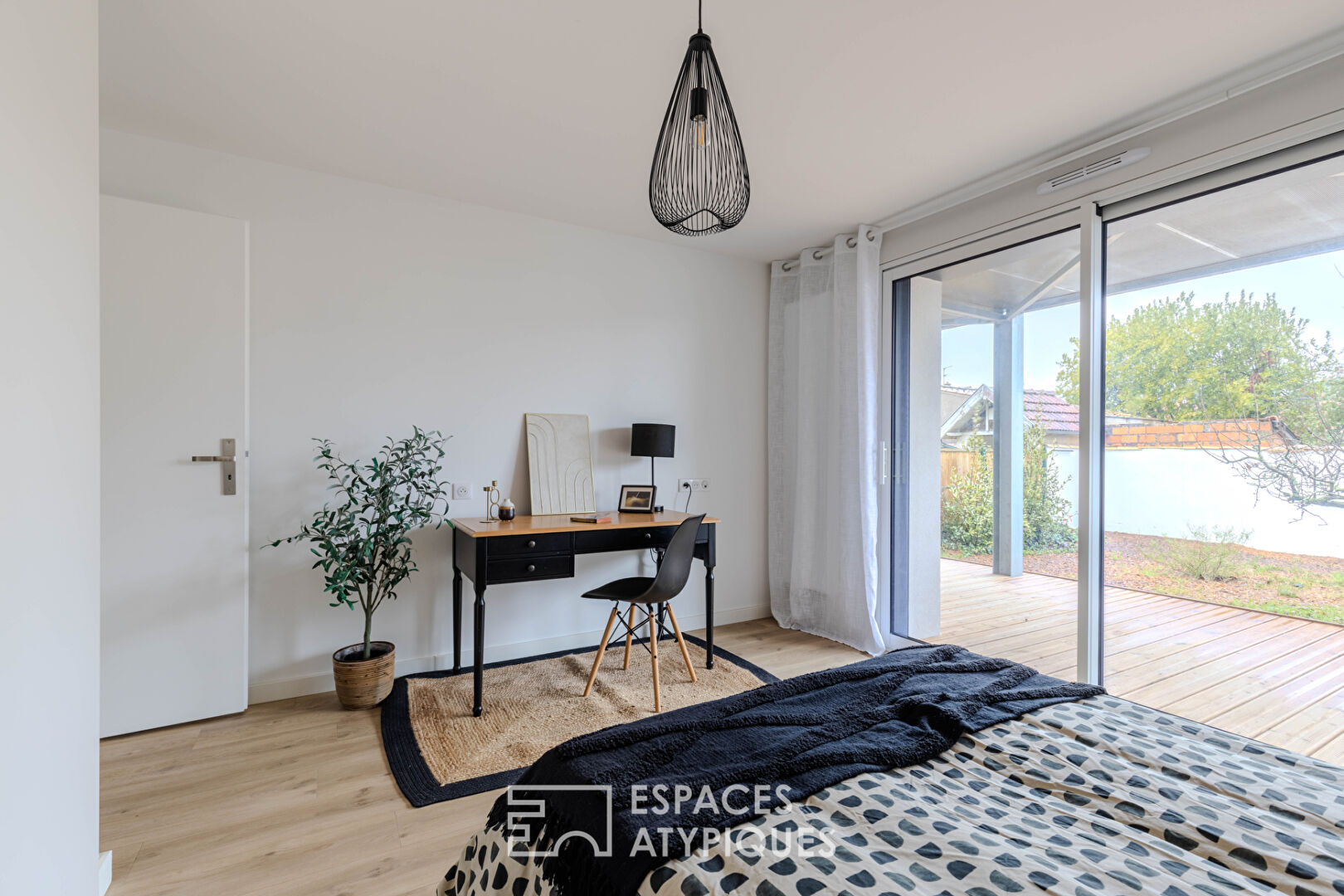 Bel appartement avec terrasse et jardin privatif proche de saint Augustin