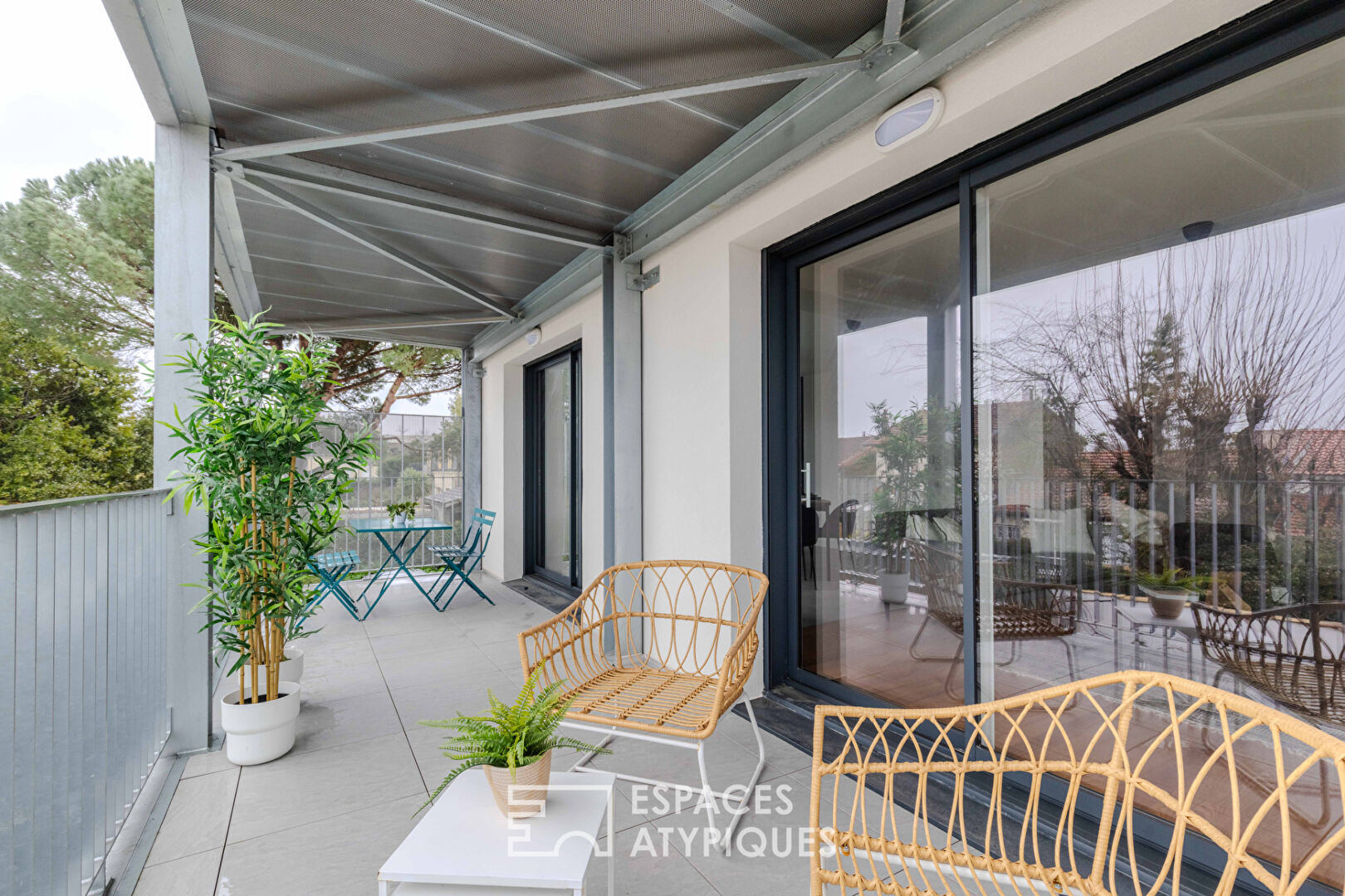 High-end apartment with terrace and garage