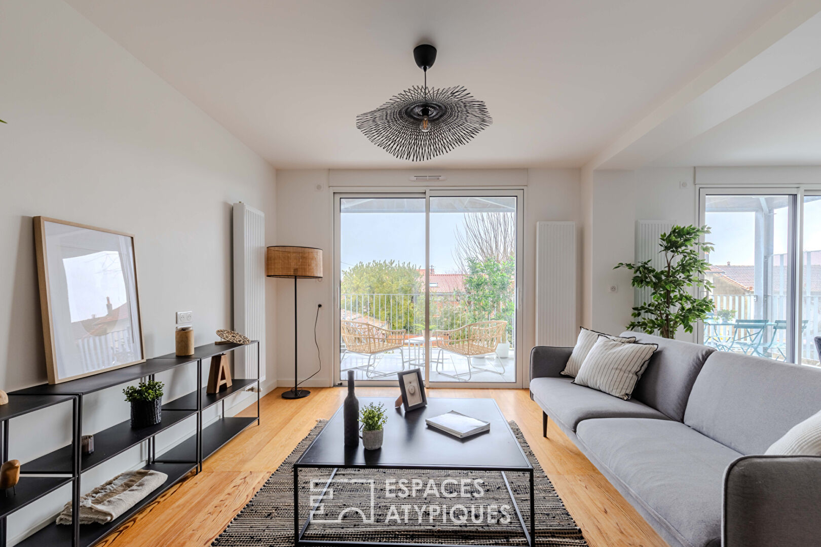 High-end apartment with terrace and garage