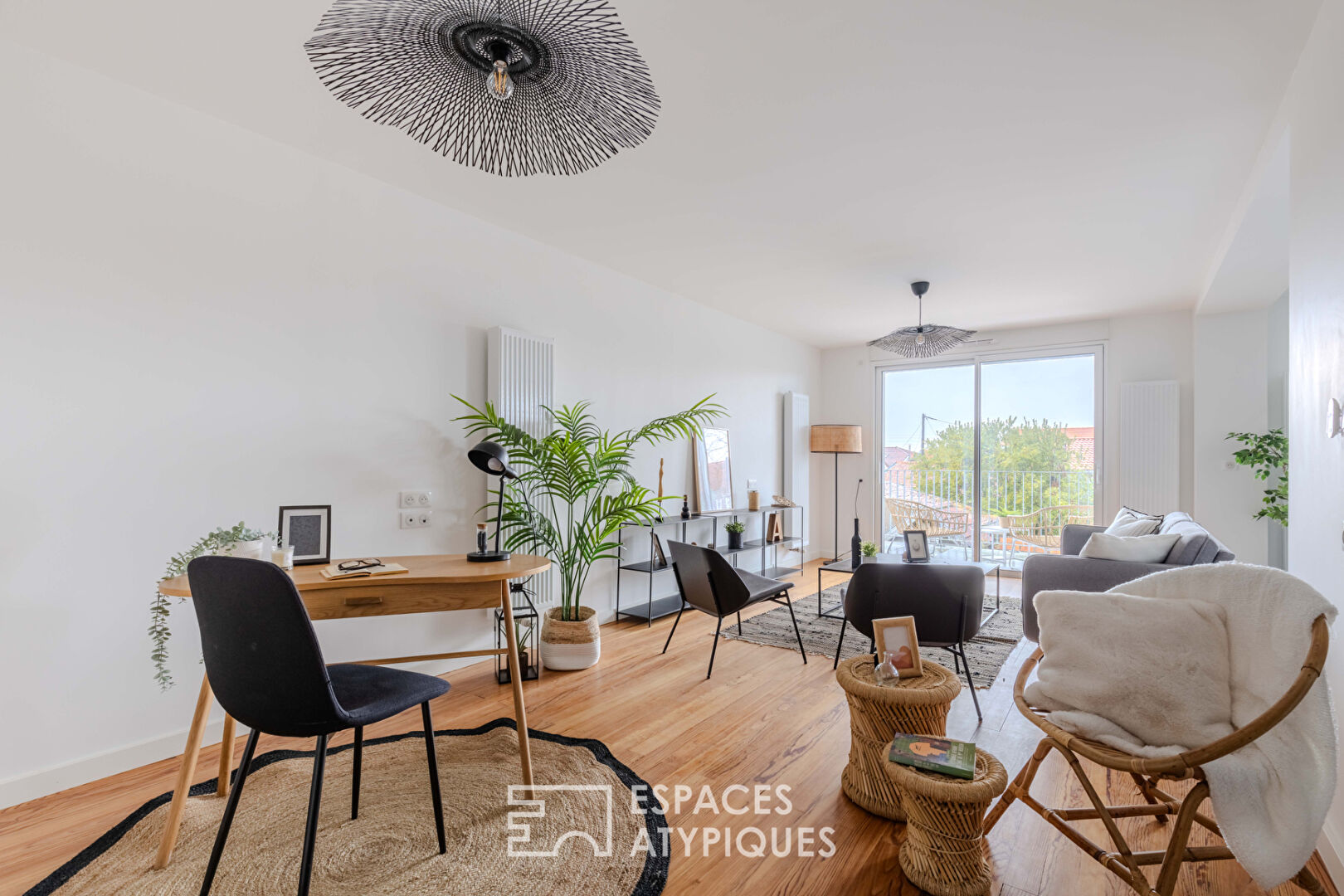 High-end apartment with terrace and garage