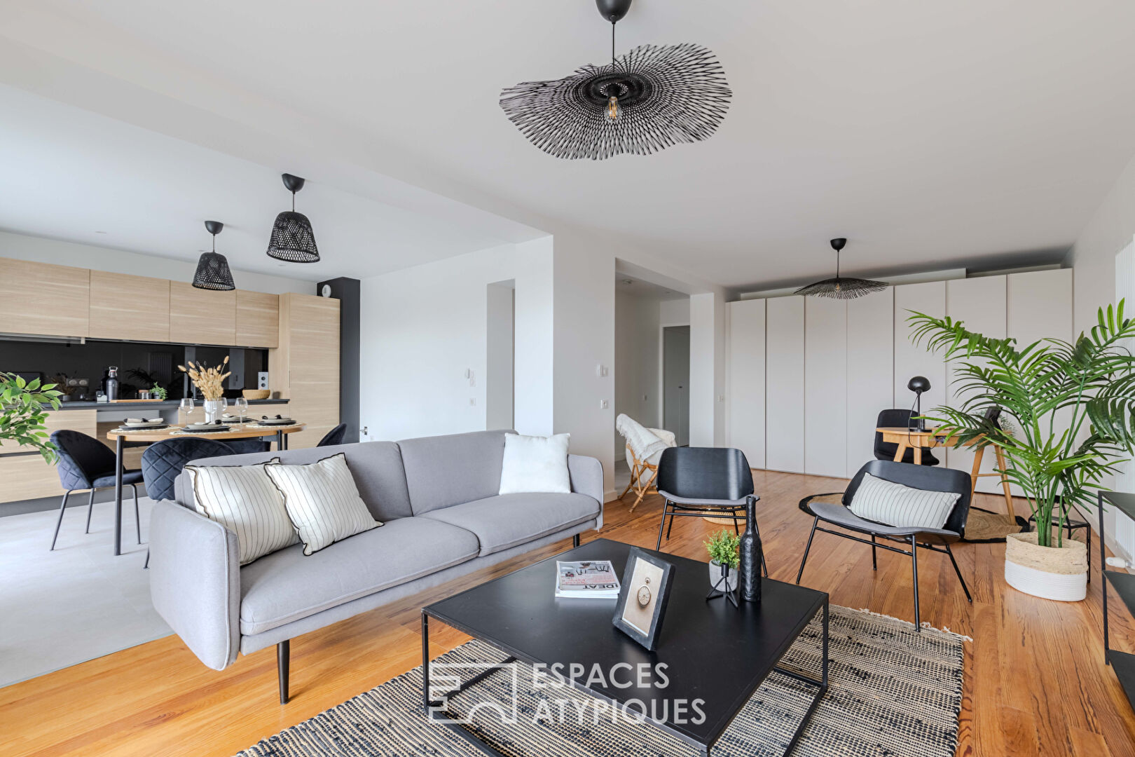 High-end apartment with terrace and garage
