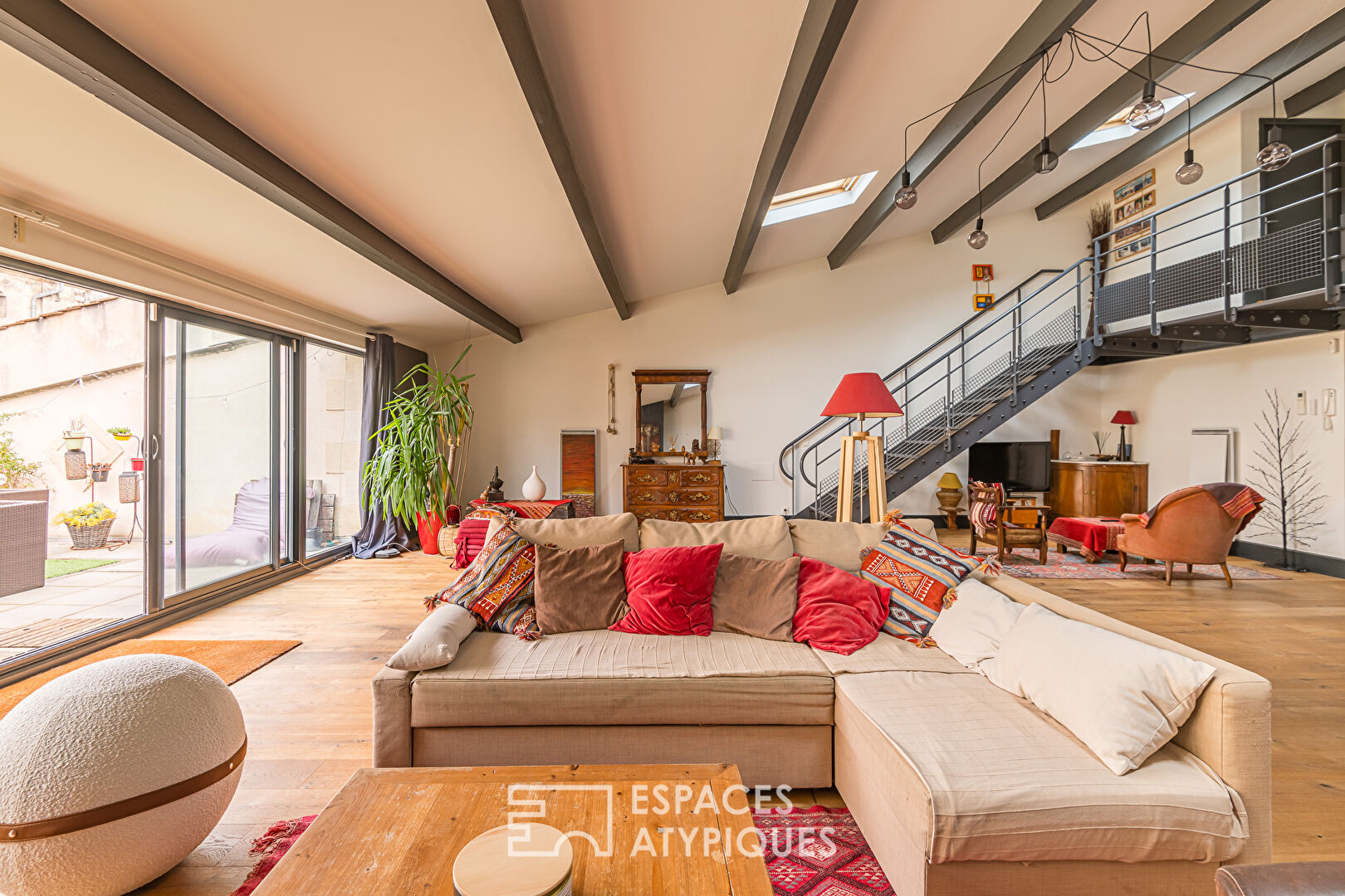 Loft industriel avec grand garage et terrasse plein Ouest