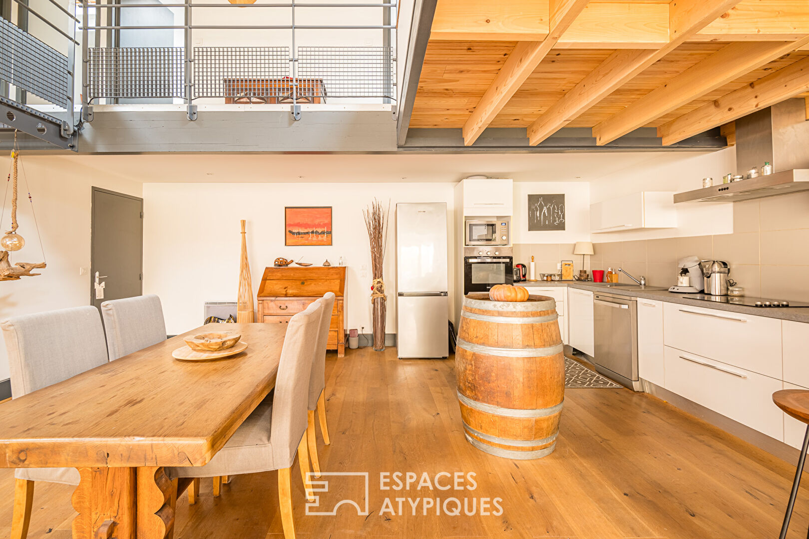 Loft industriel avec grand garage et terrasse plein Ouest