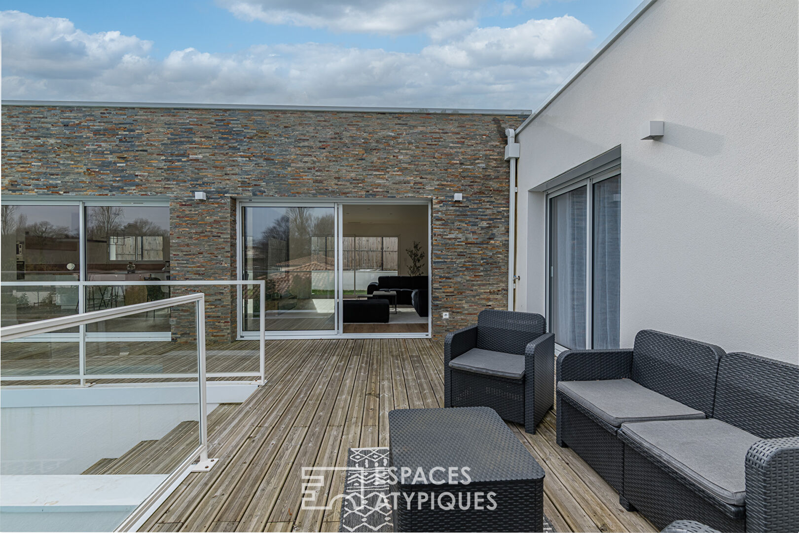 Contemporary house with swimming pool and garage