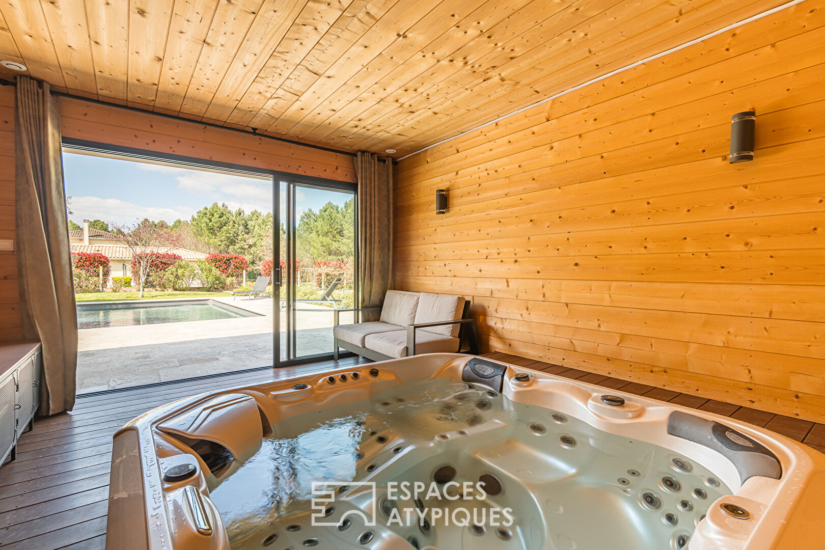 Contemporary villa with outbuilding and swimming pool in La Brède