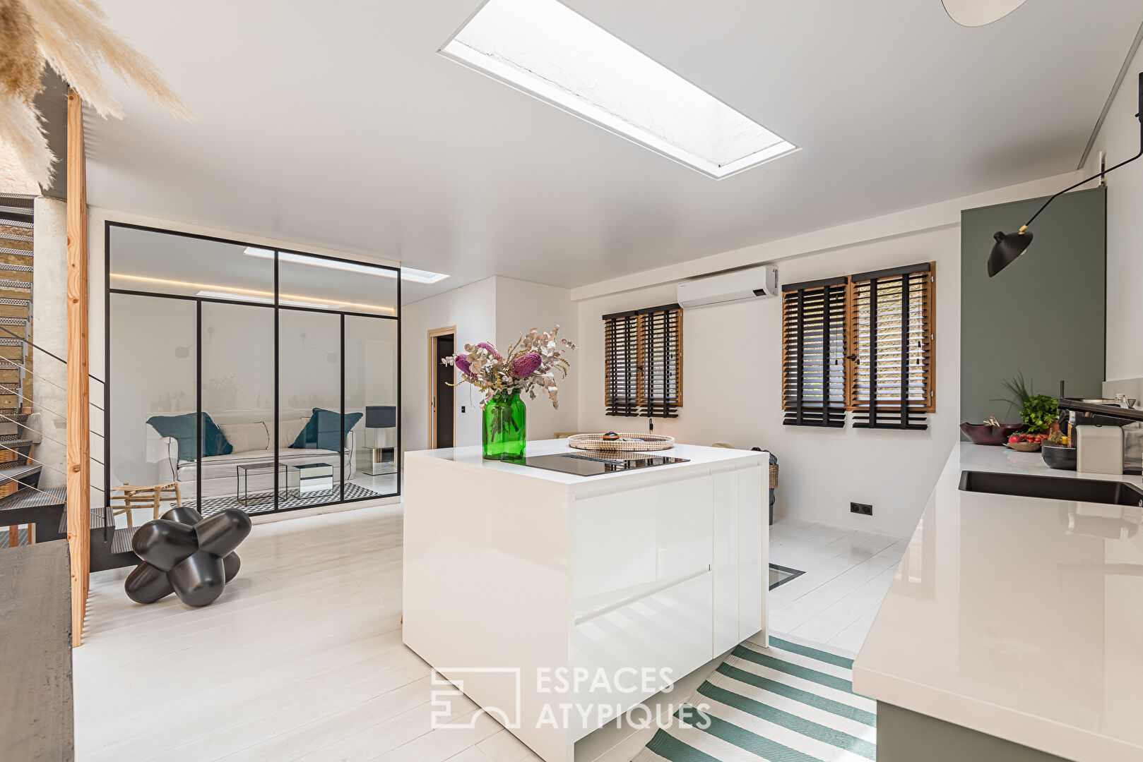 Magnificent loft with roof terrace in Les Chartrons