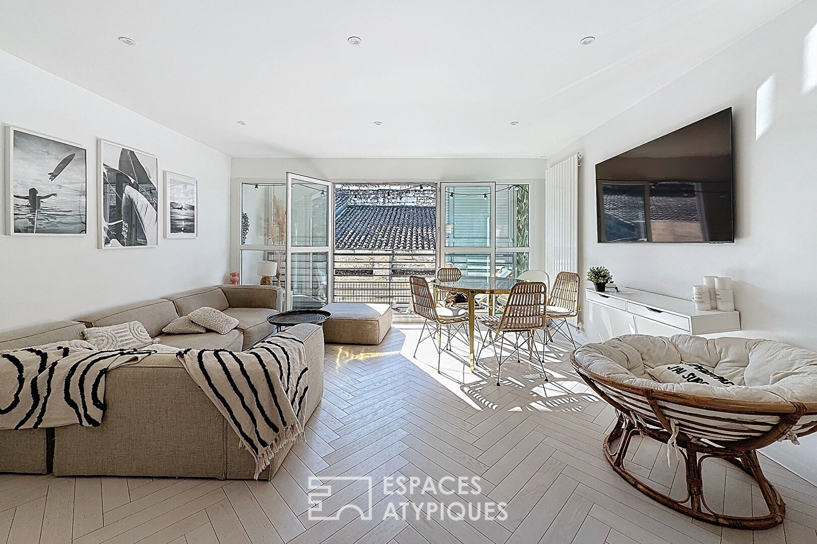 Renovated apartment with loggias and parking