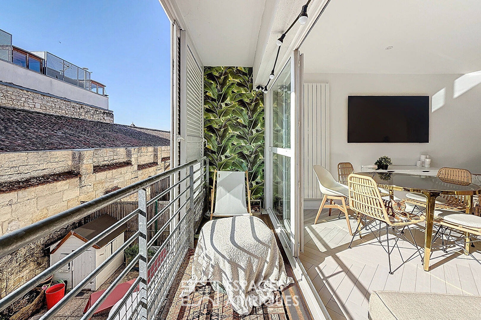 Renovated apartment with loggias and parking