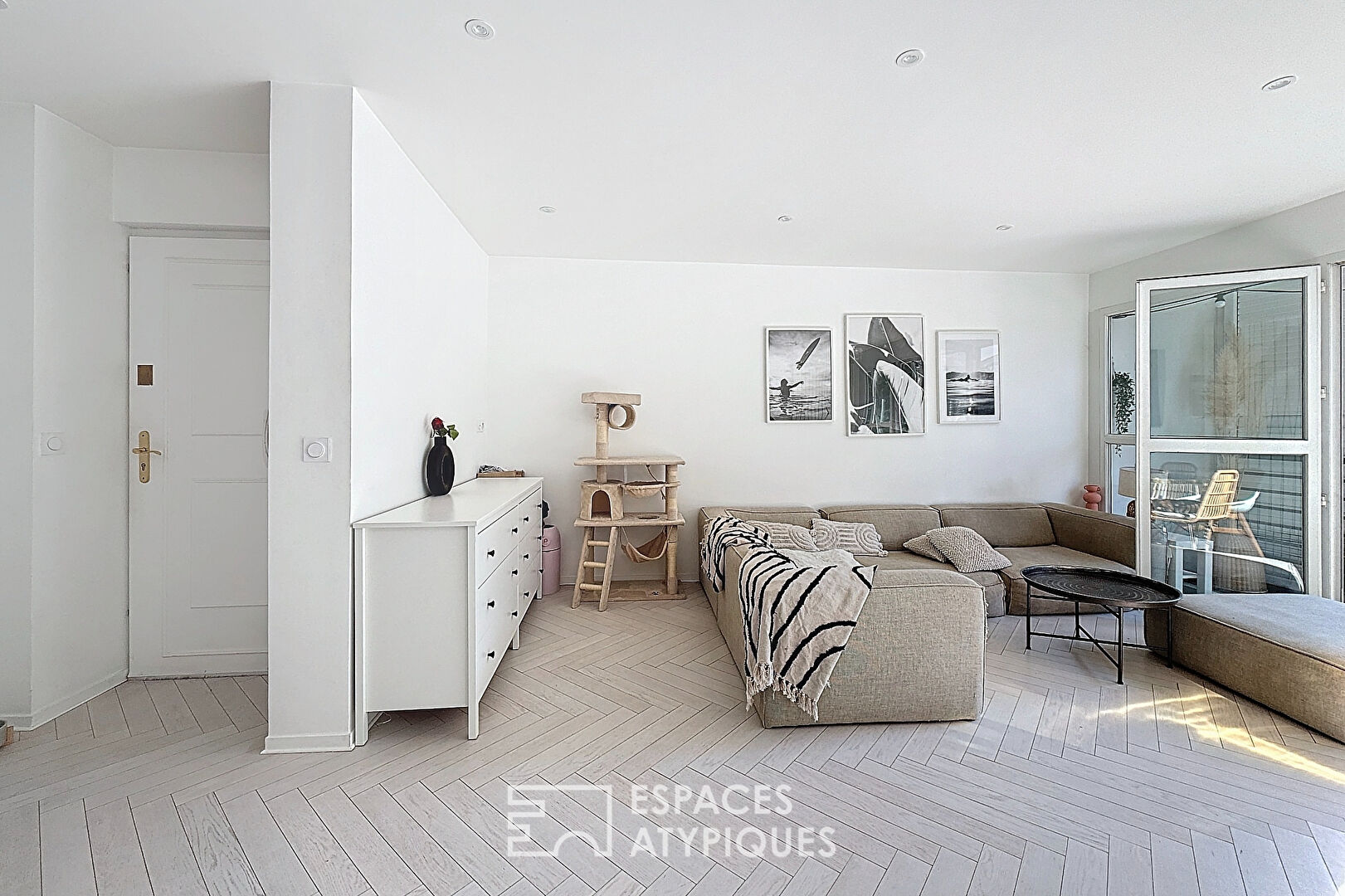 Renovated apartment with loggias and parking