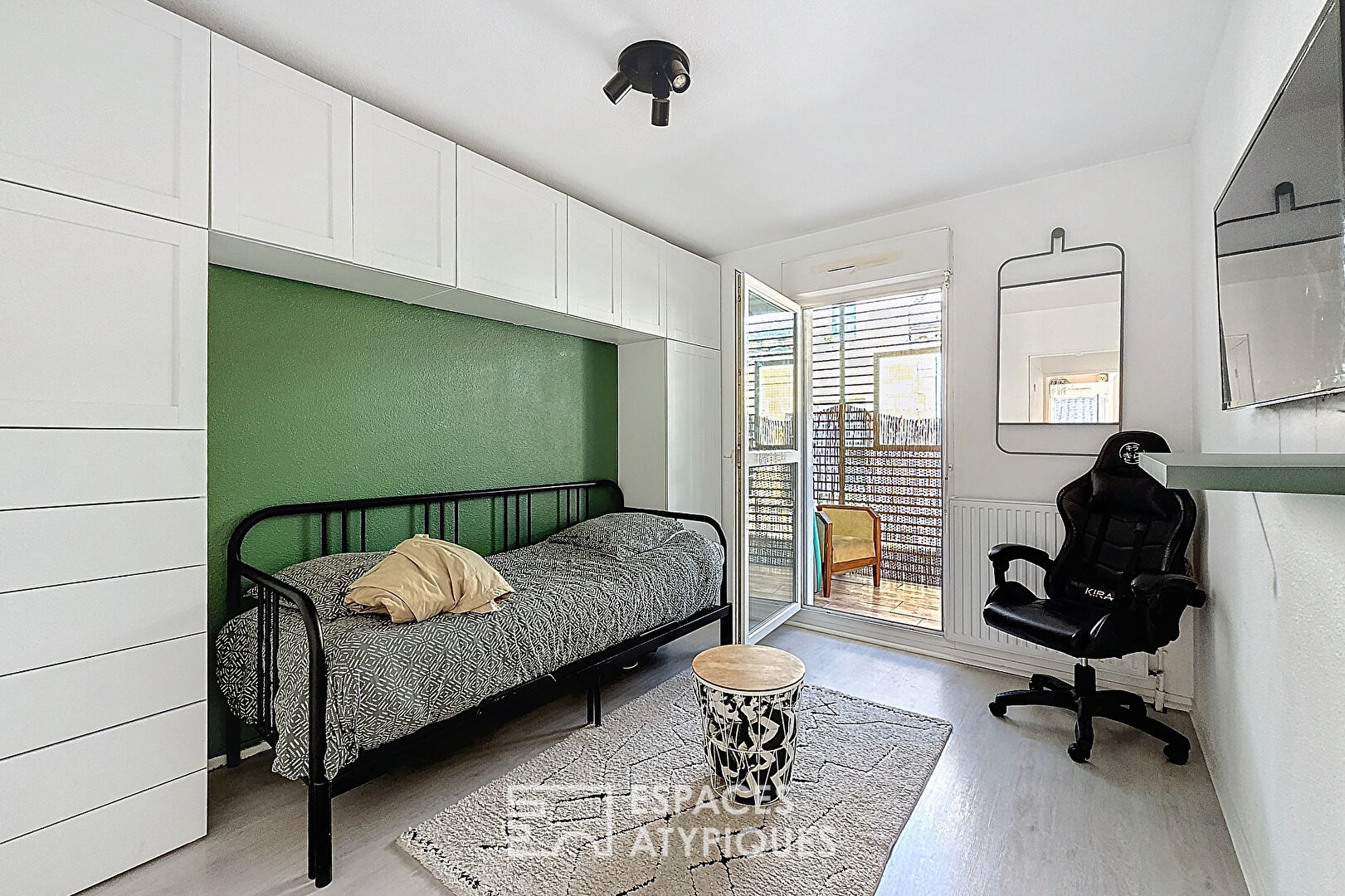 Renovated apartment with loggias and parking