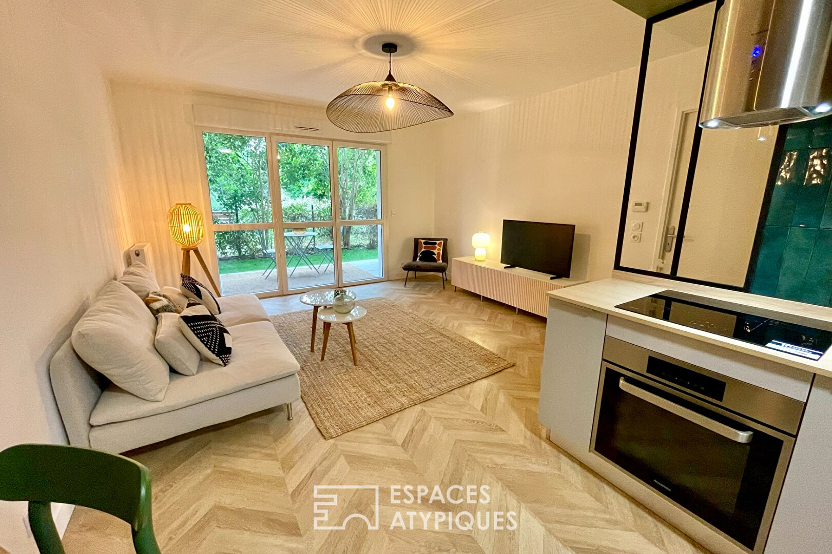 Bel appartement rénové avec jardin aux Chartrons