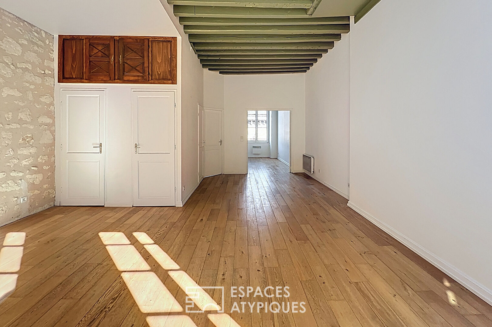 Authentic duplex apartment close to the public garden