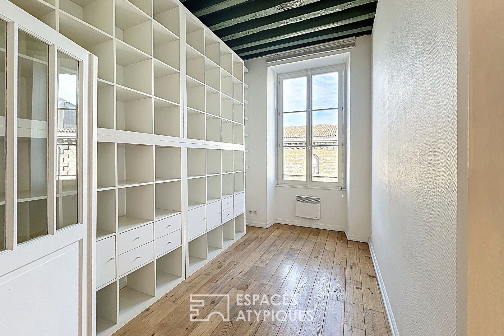 Authentic duplex apartment close to the public garden