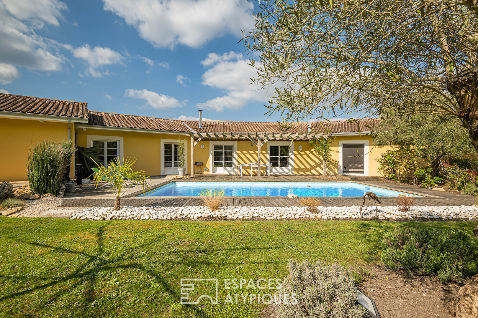 Belle maison de plain pied avec piscine à Saint Selve
