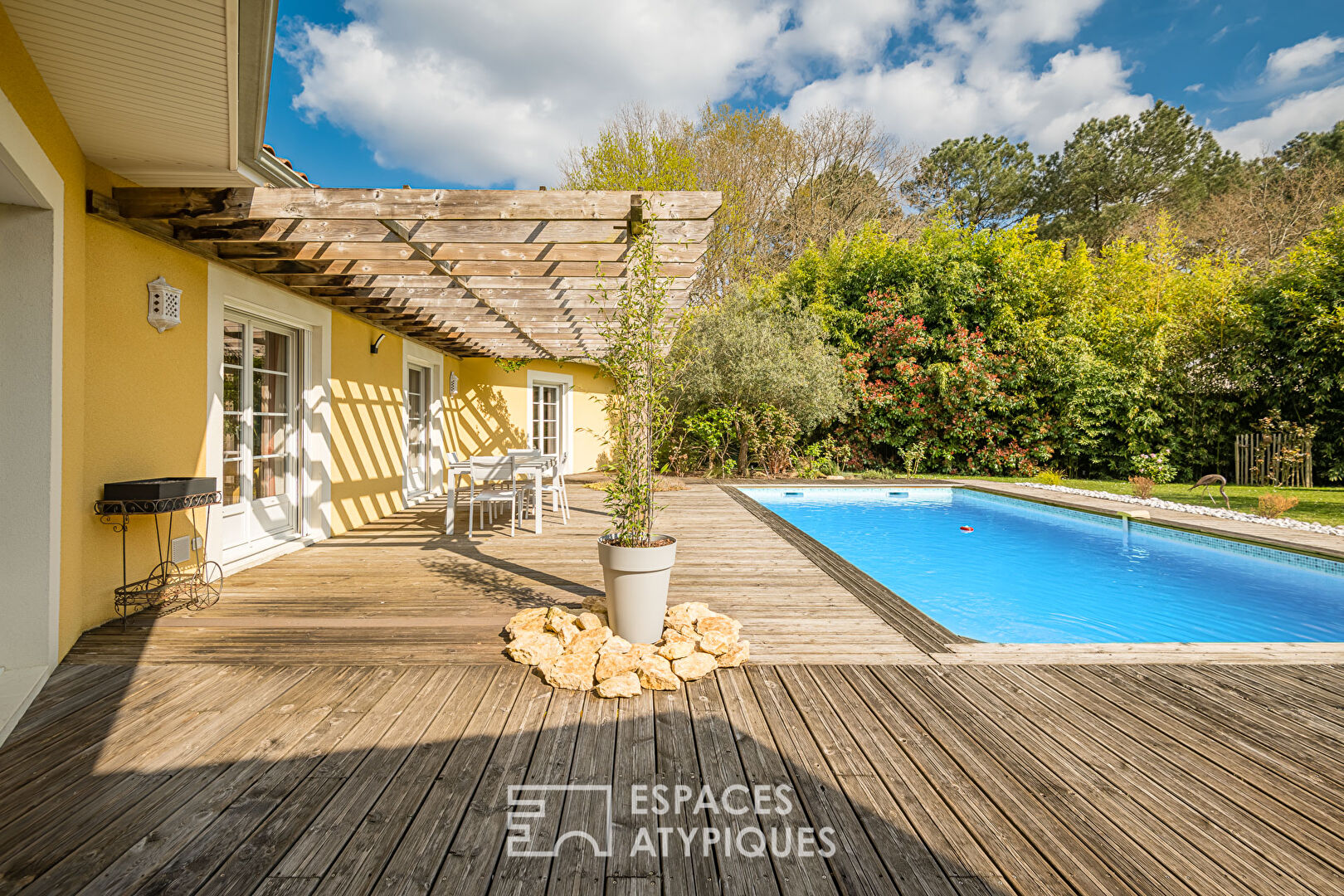 Belle maison de plain pied avec piscine à Saint Selve