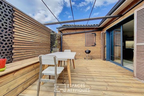 Timber-framed house in the heart of a quiet environment
