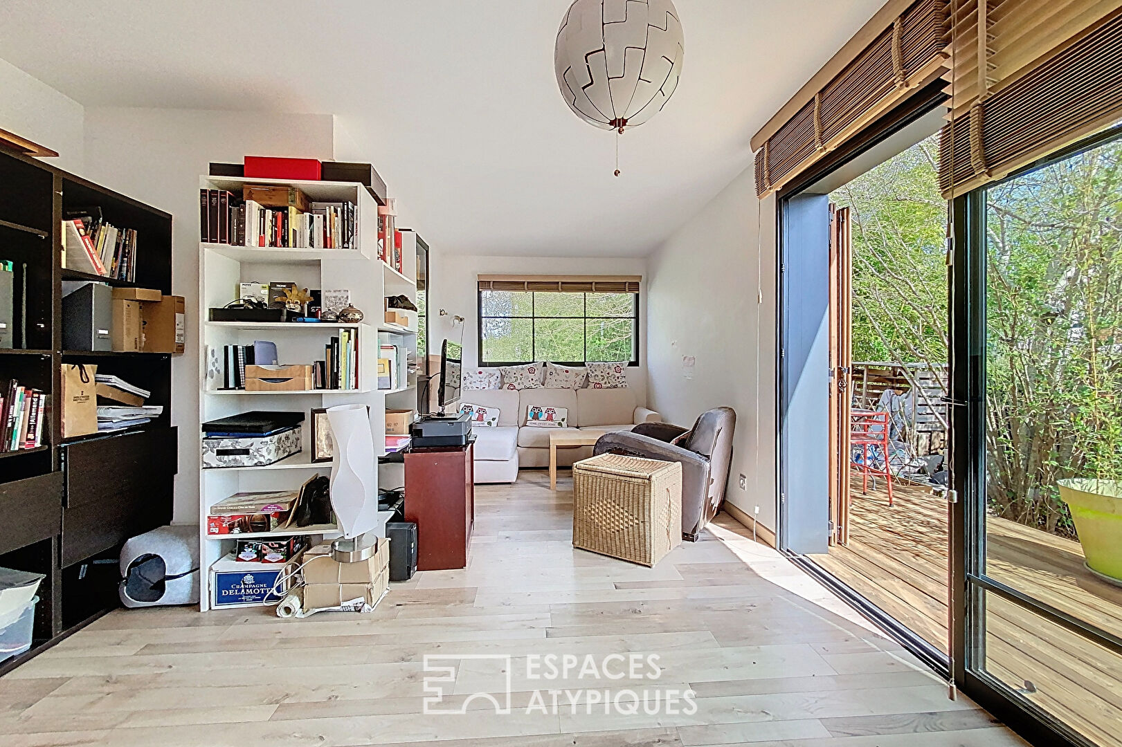 Timber-framed house in the heart of a quiet environment