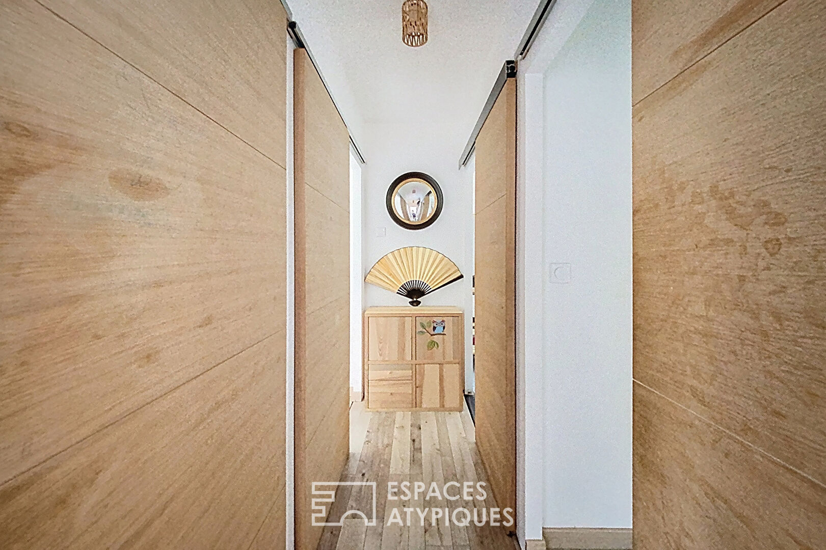 Timber-framed house in the heart of a quiet environment