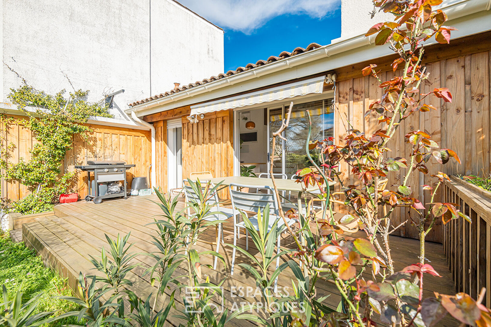 Charming stone shop with garden in the heart of Caudéran