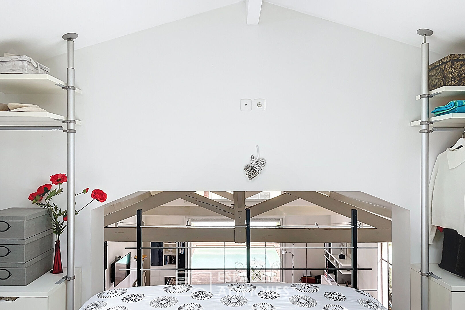 Loft-style house with terrace and swimming pool
