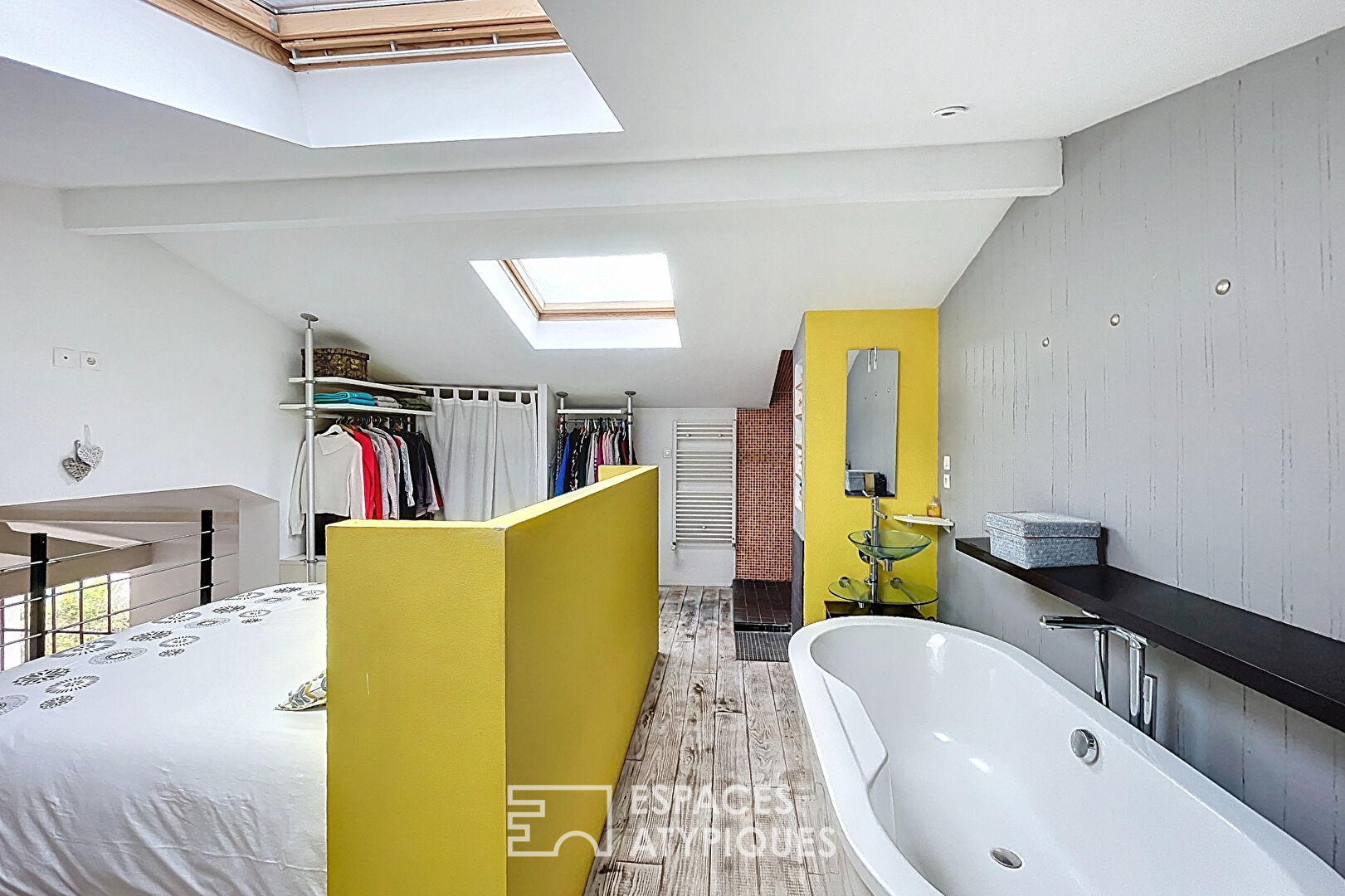 Loft-style house with terrace and swimming pool
