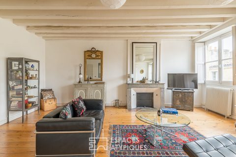 Appartement de charme au dernier étage avec terrasse à Tourny