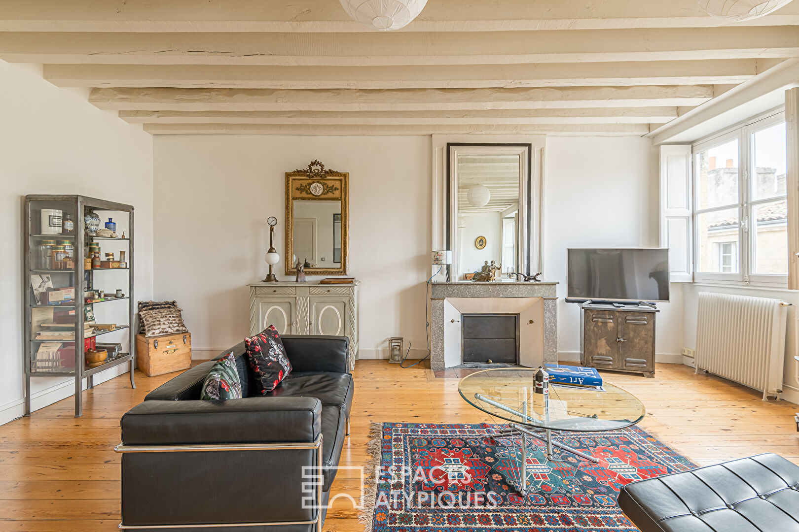 Appartement de charme au dernier étage avec terrasse à Tourny