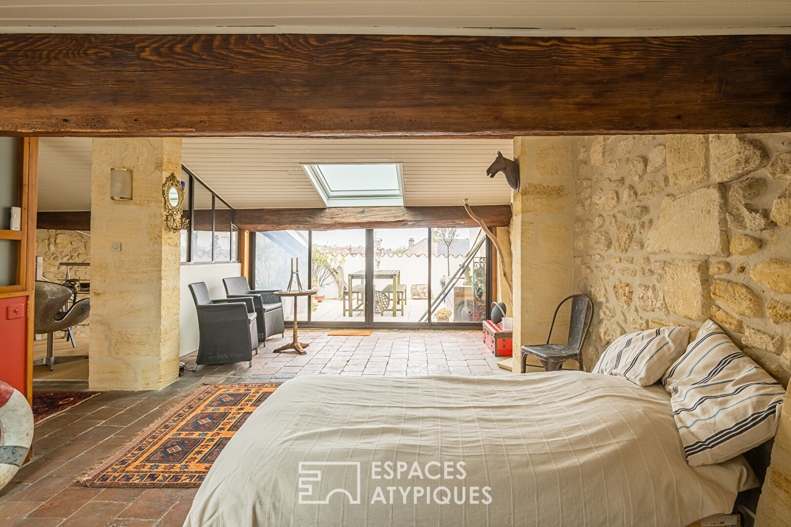 Appartement de charme au dernier étage avec terrasse à Tourny