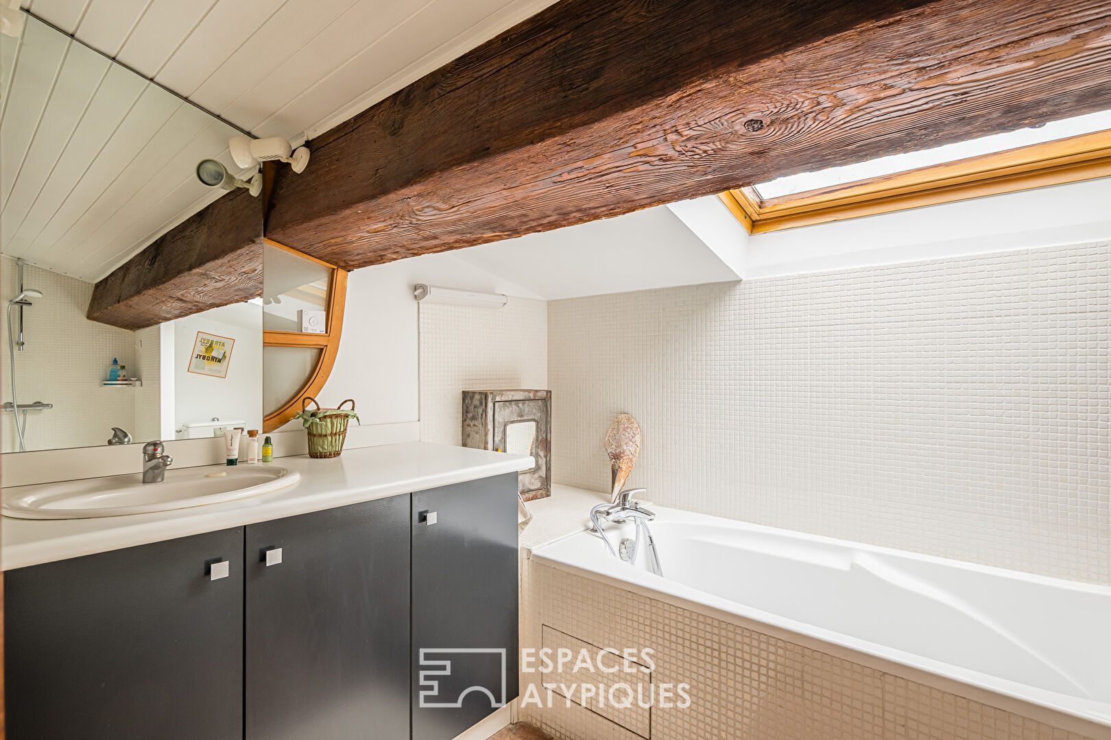 Appartement de charme au dernier étage avec terrasse à Tourny