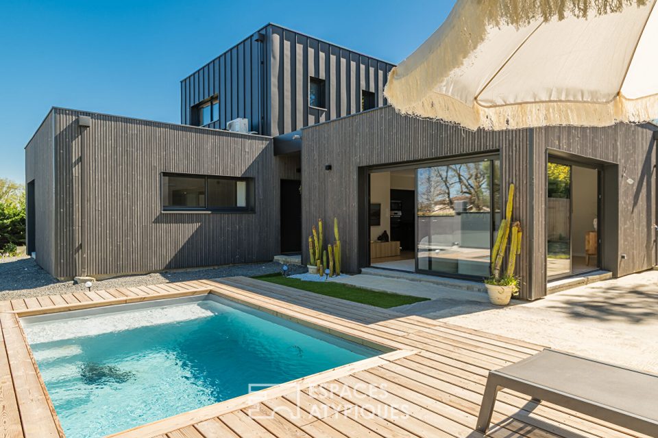 Maison d'architecte avec piscine et garage