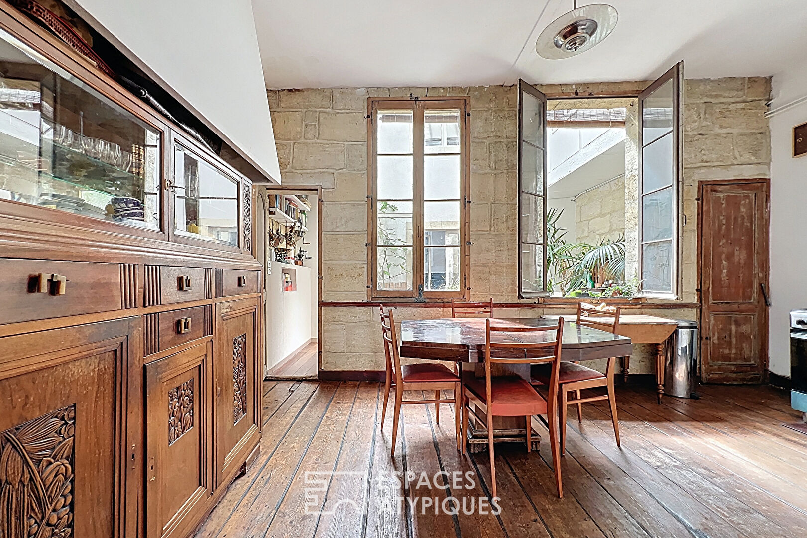 Maison avec garage et patio intérieur plein coeur de Saint Michel