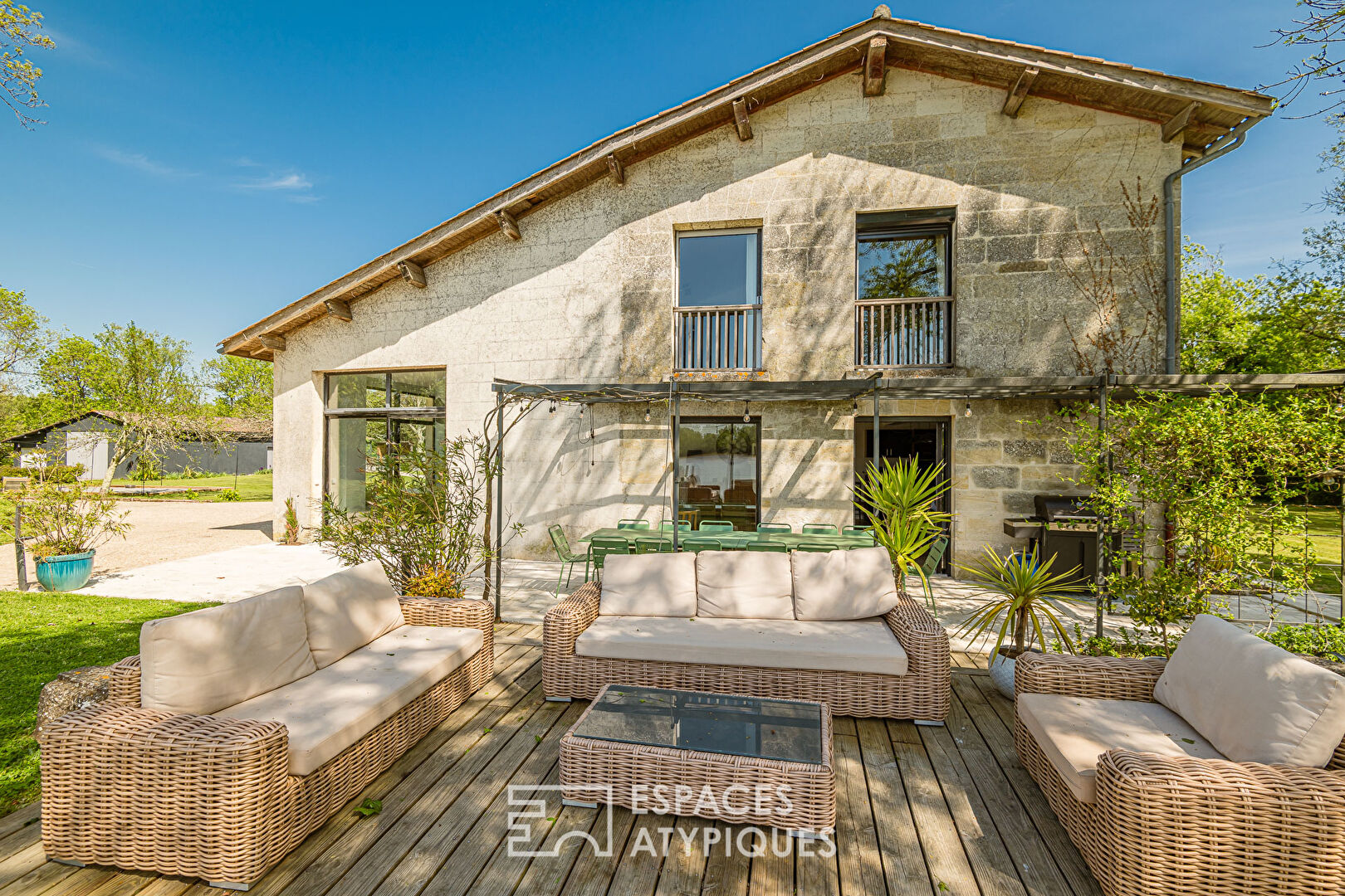 Grande maison au charme fou en bord de rivière