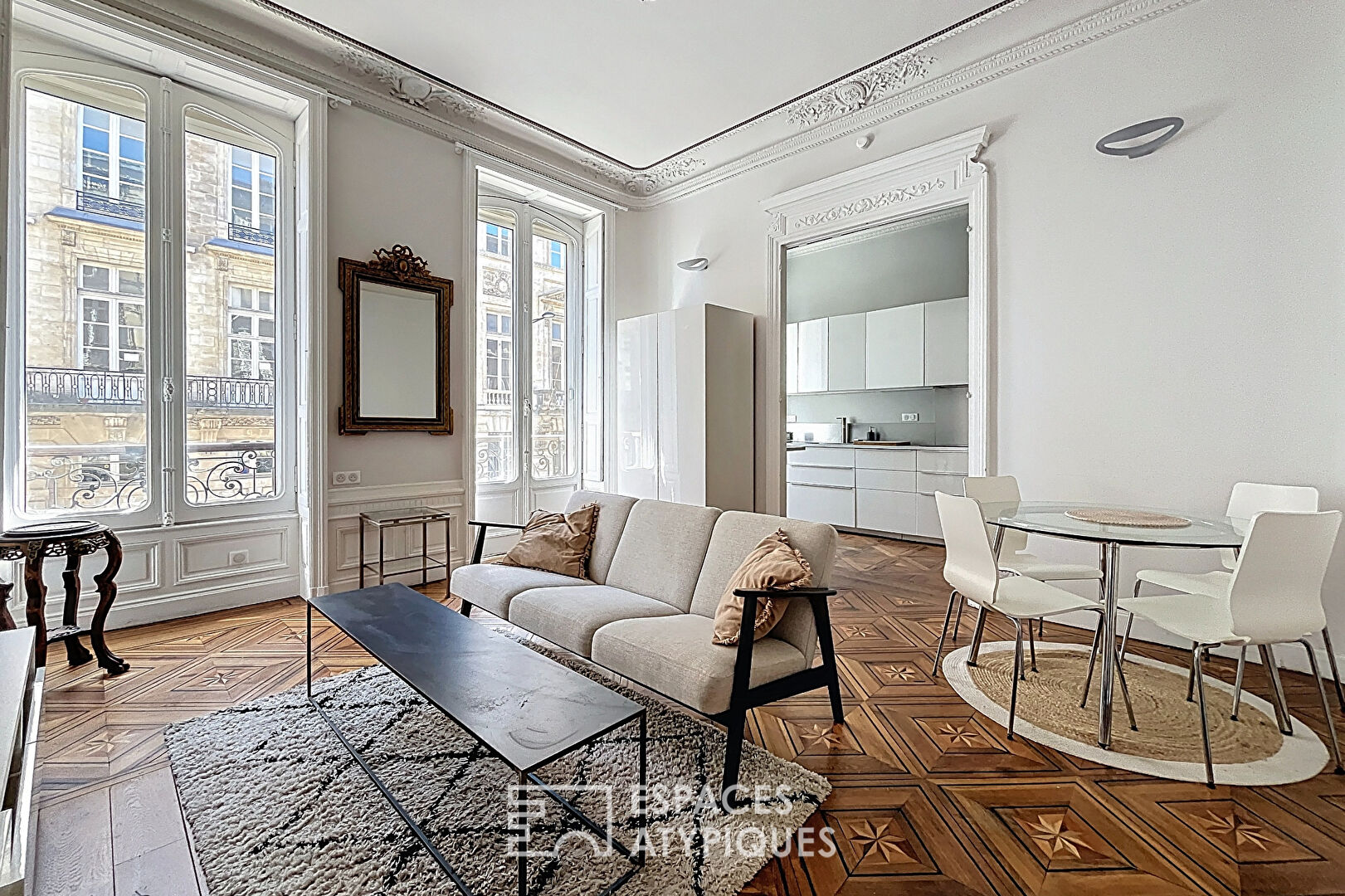 Appartement de caractère avec balcon au coeur du Triangle d’Or à Bordeaux