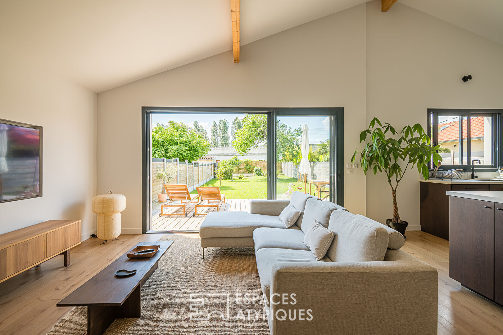 Renovated single-story house with garden