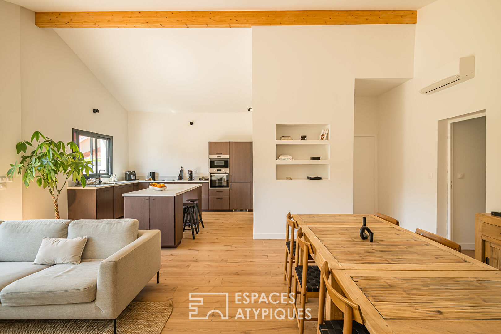 Renovated single-story house with garden