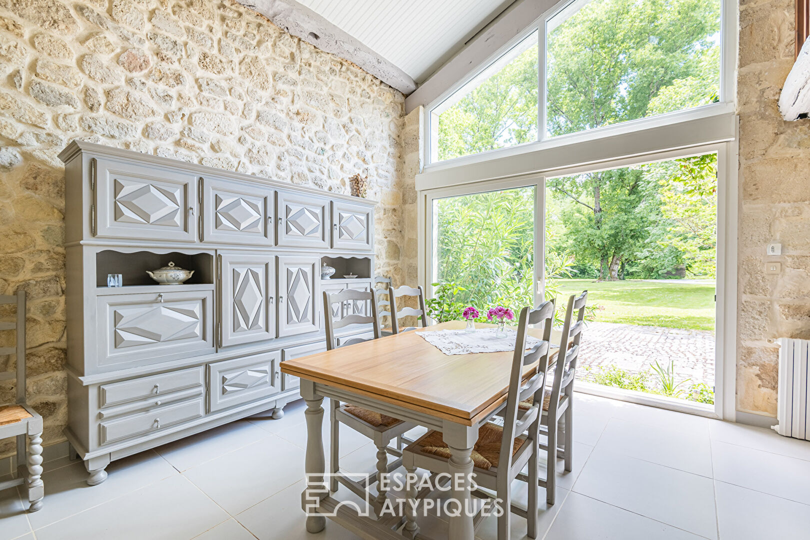 Grande maison familiale en pierre