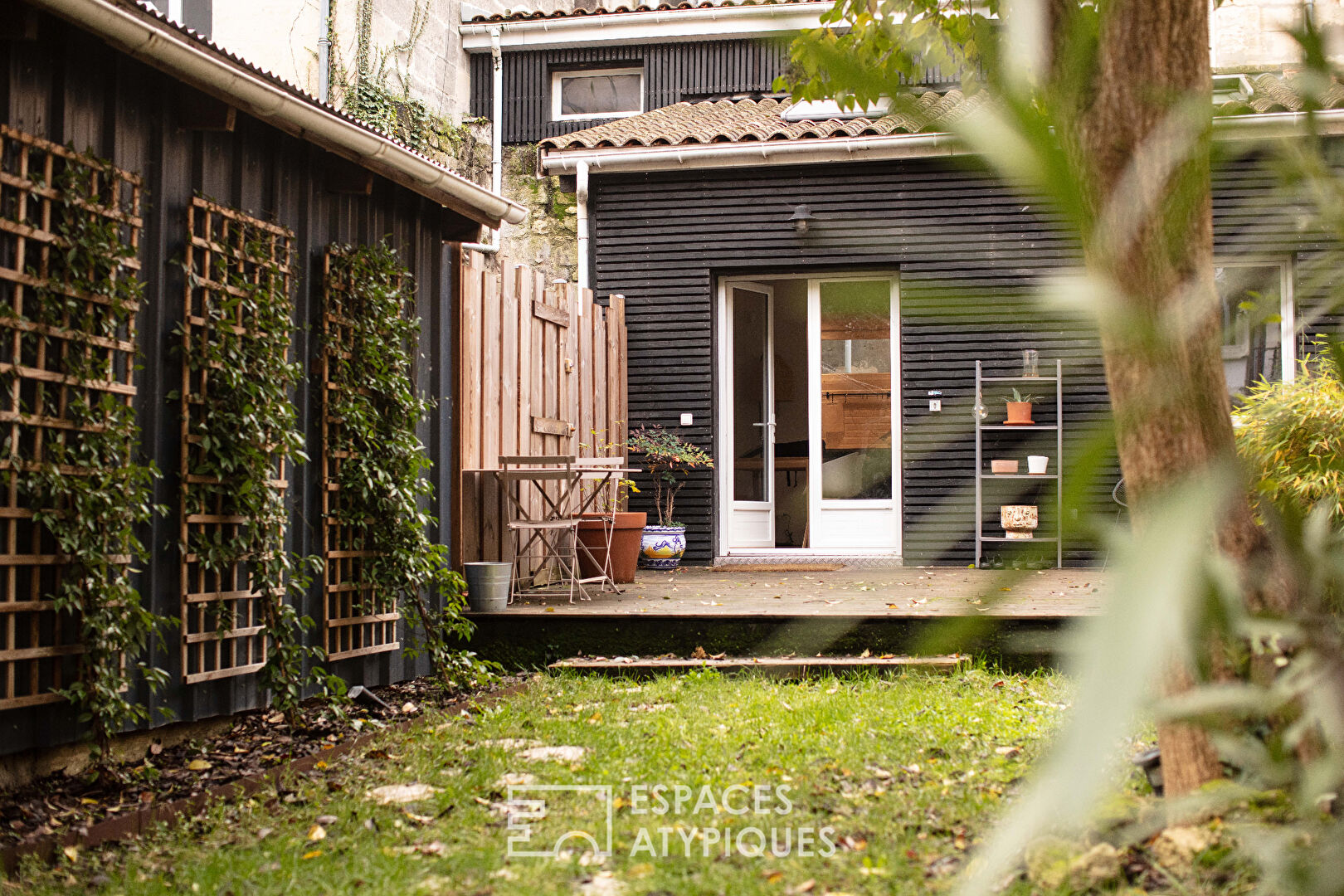 Appartement meublé en duplex avec jardin et dépendance