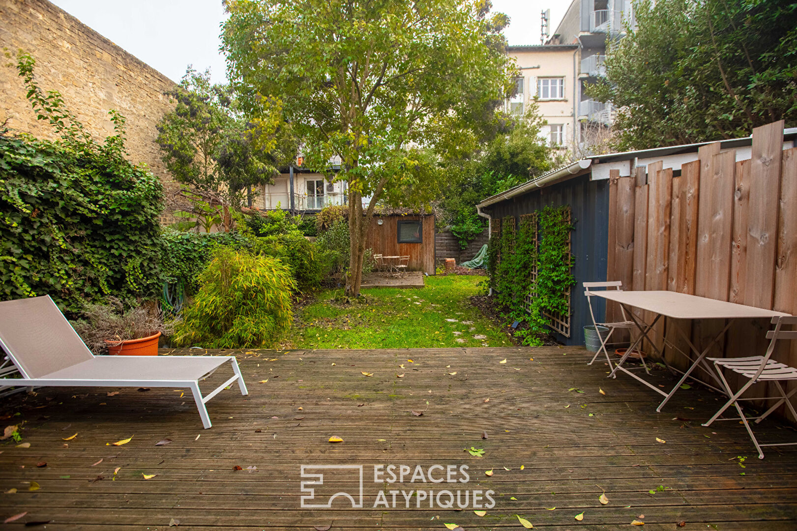 Appartement meublé en duplex avec jardin et dépendance