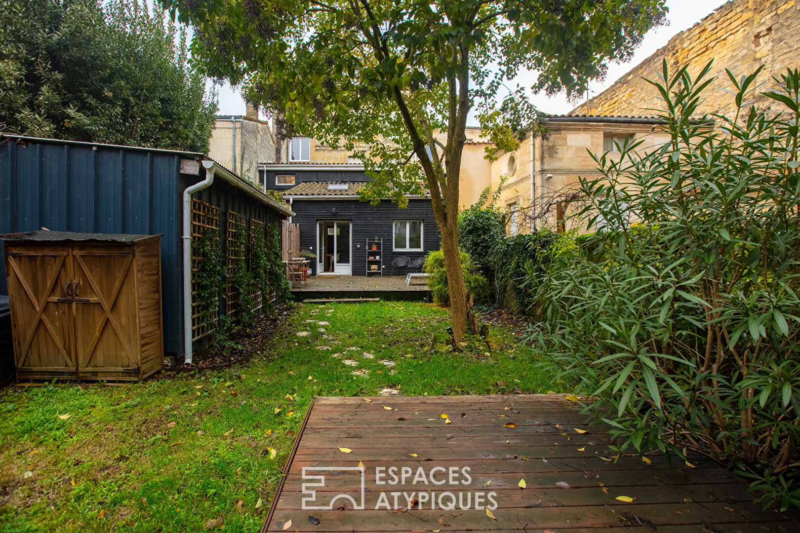 Appartement meublé en duplex avec jardin et dépendance
