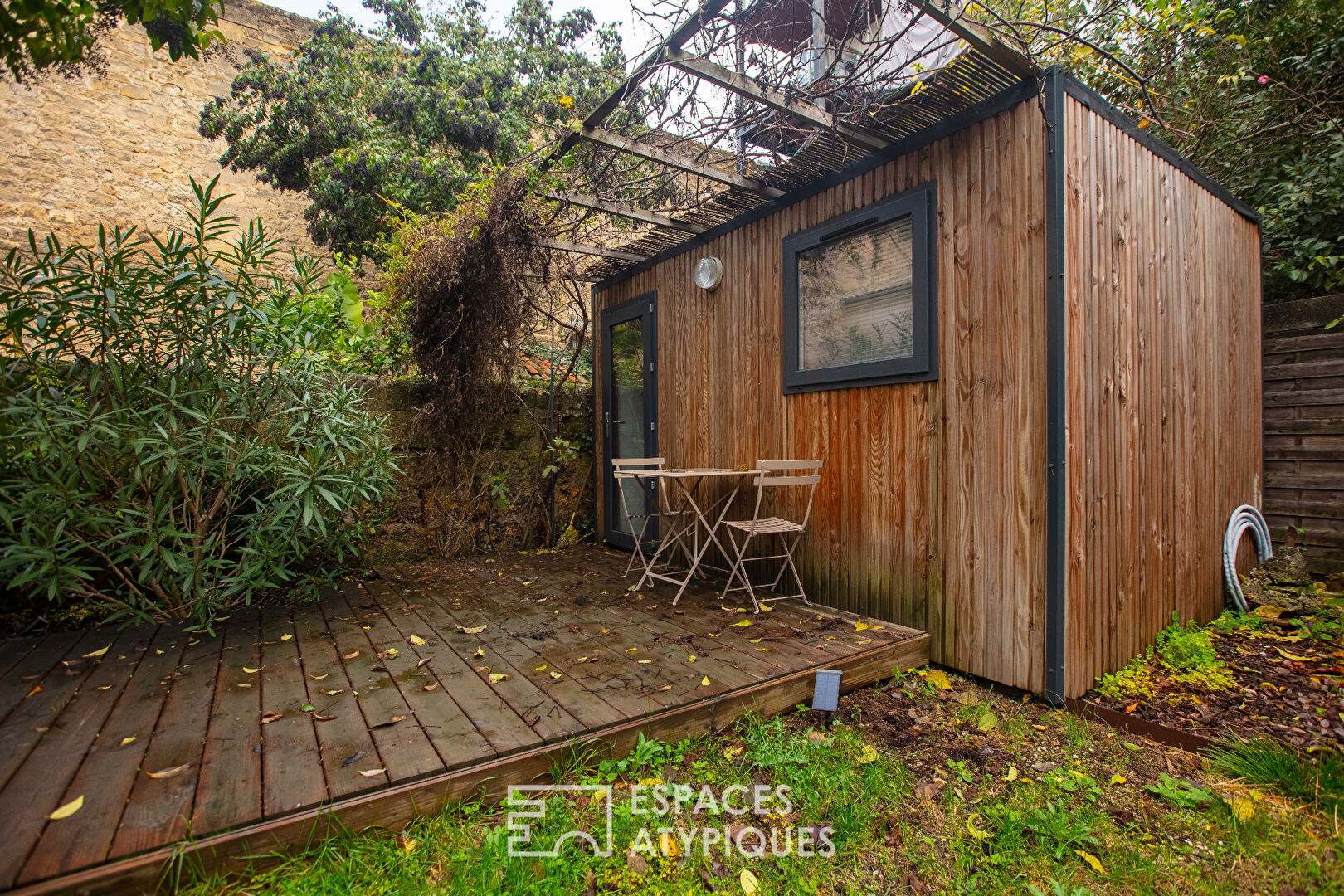 Appartement meublé en duplex avec jardin et dépendance