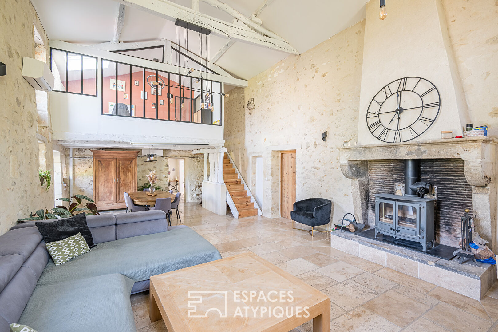 Maison en pierre de caractère avec rente locative