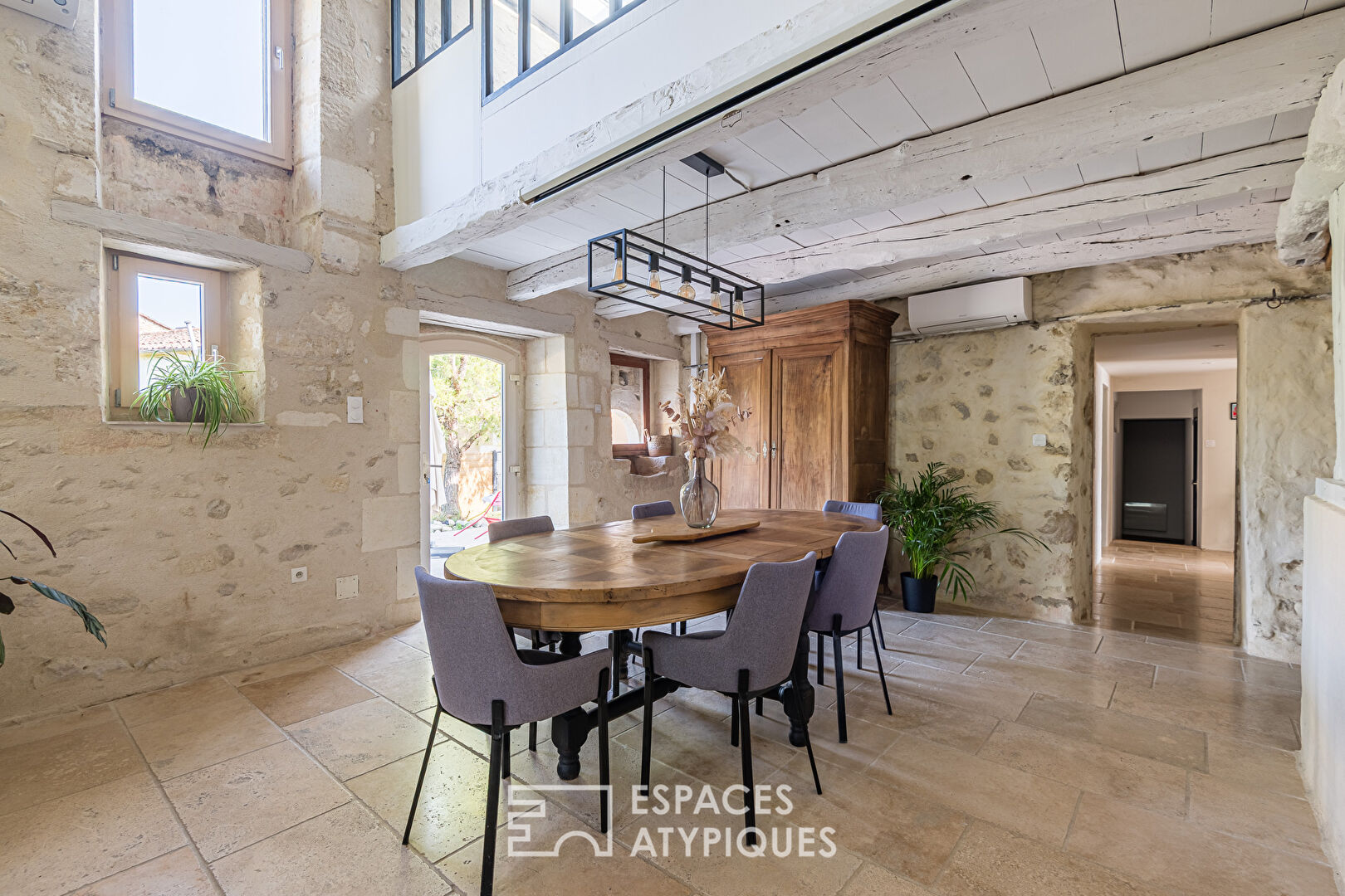 Maison en pierre de caractère avec rente locative